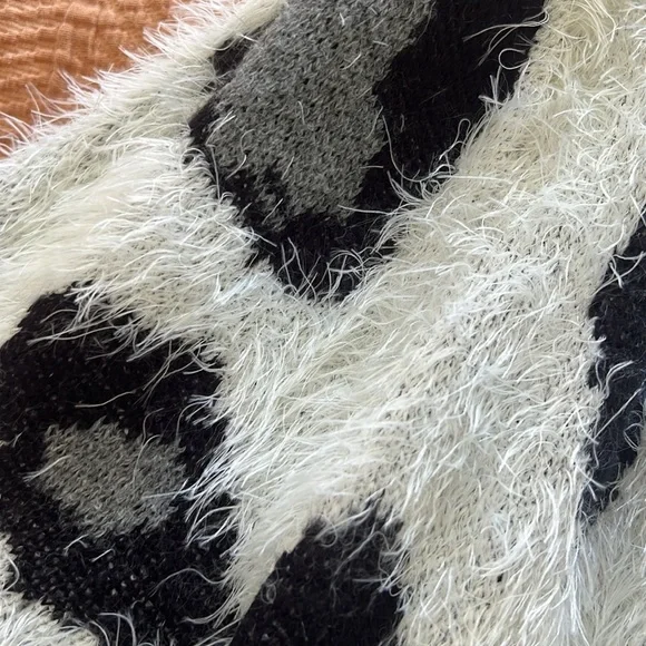 Lost in Lunar Cardigan - Picture 2 of 3